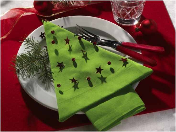 10-Best-DIY-Napkin-Folding-Tutorials-for-Christmas-Christmas-Tree-Napkin-folding.jpg