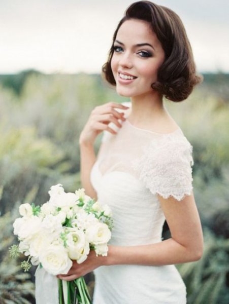 19-wavy-short-hair-with-some-curlswill-fit-most-of-bridal-styles.jpg