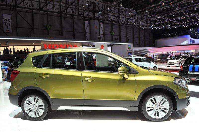 2013-suzuki-sx4-9.jpg