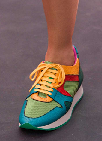2015-ilkbahar-yaz-ayakkabi-trendleri-moda-burberry-prorsum.png