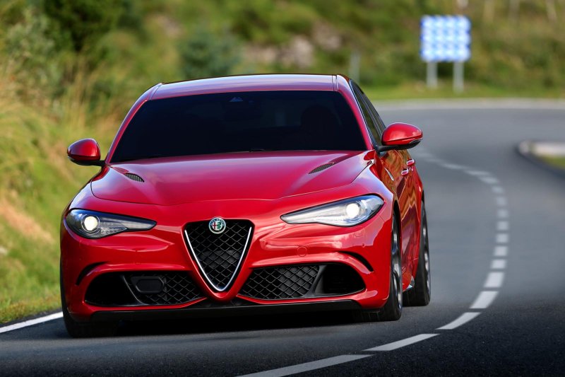 2016-alfa-romeo-giulia-12.jpg