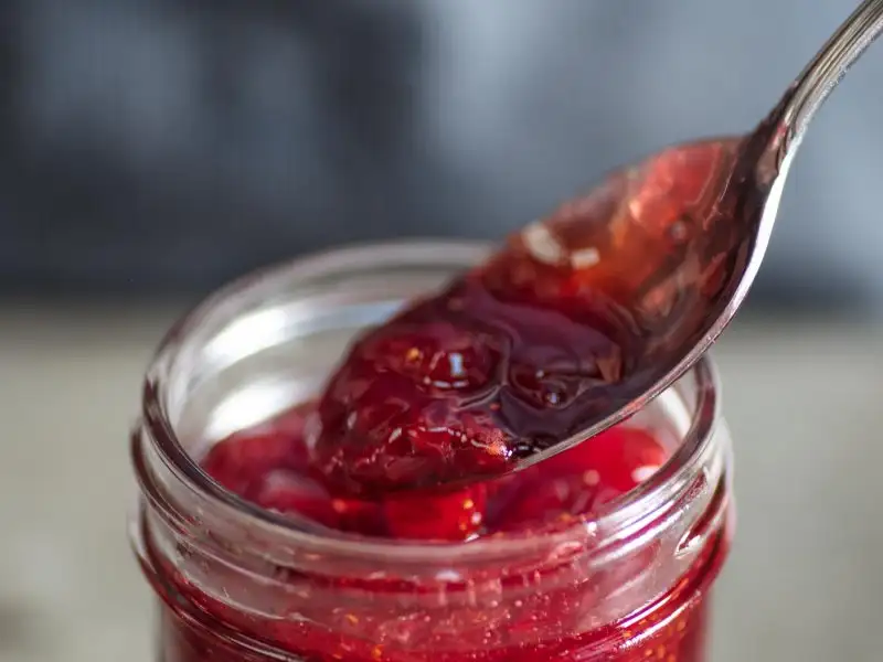 20170717-preserving-strawberry-jam-vicky-wasik-4.webp