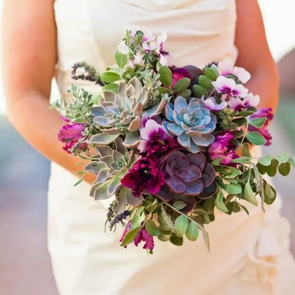 23b25936f4ae631162ef541e92f34a73-purple-wedding-bouquets-flower-bouquets.webp