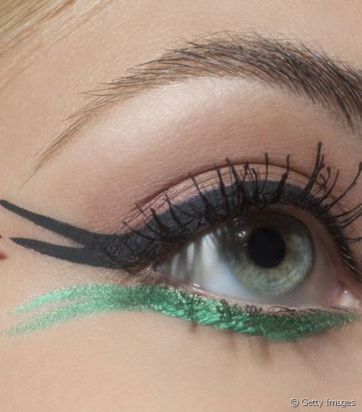 25954-yoksa-sen-sadece-siyah-eyeliner-mi-kulla-585x665-1.jpg