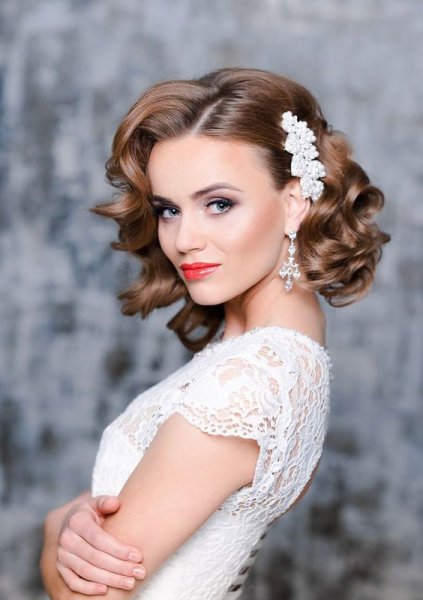 27-short-curly-bridal--glam-and-girlish-accent.jpg