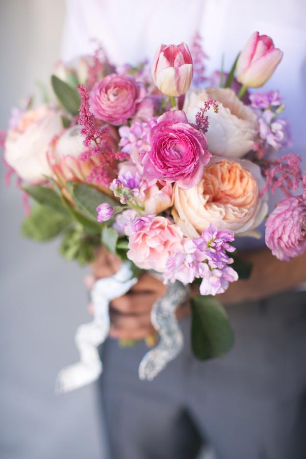 5-perfect-spring-wedding-bouquets-L-lfUKEH.jpeg