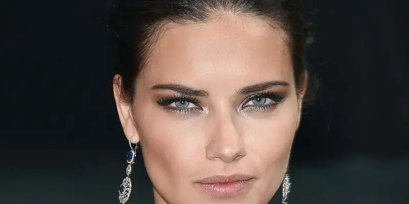 549947d34f5ff_-_hbz-adriana-lima-article1.webp