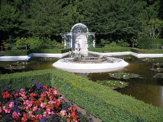 800px-star_pond-butchart_gardens.jpg