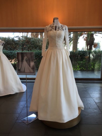 abito-con-giacchino-pronovias.jpg