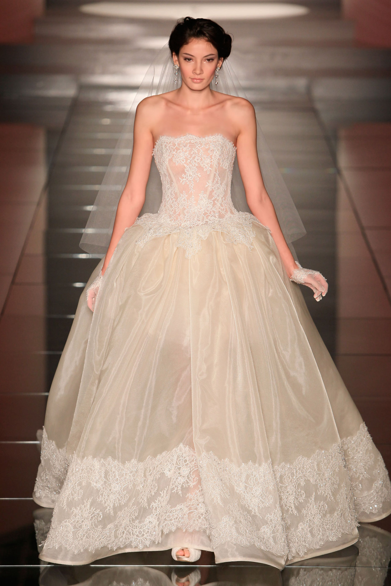 alessandra-rinaudo-ARAB15634IV-SUMMER-Catwalk2015-moda-sposa-2015-482.jpg