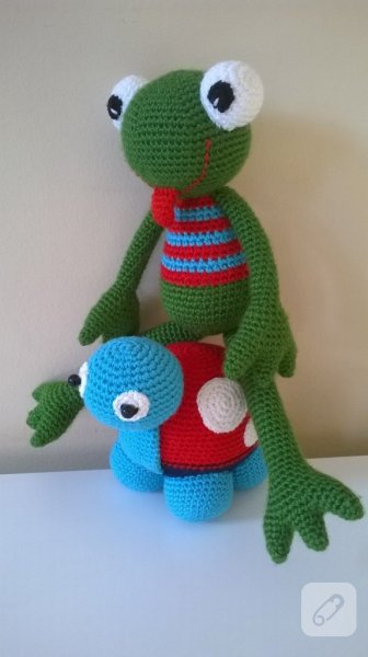 amigurumi-oyuncak-kurbaga-nasil-orulur-3.jpg