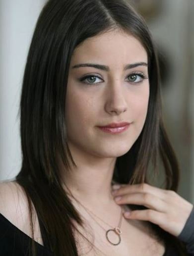 ask-yeniden-hazal-kaya-14-yas-buyuk-askiyla-7045229_x_7027_o.jpg