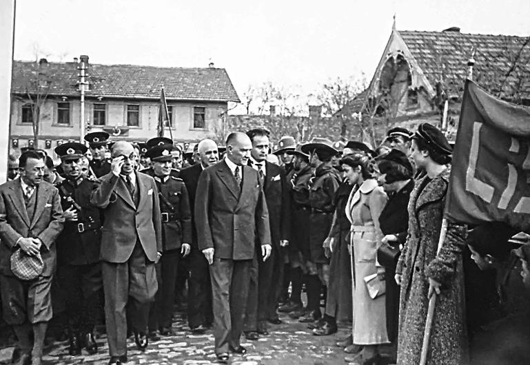 Atatürk-Fotoğrafları-3 (1).jpg