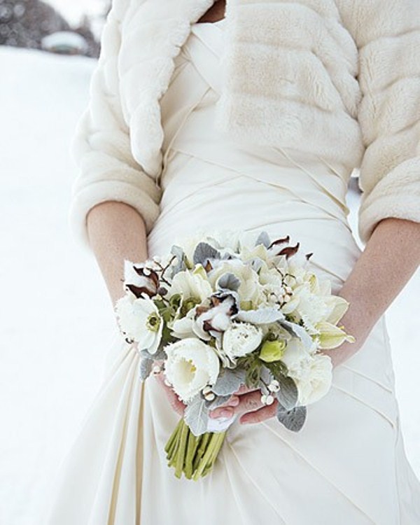 beautiful-winter-wedding-bouquets-32.jpg