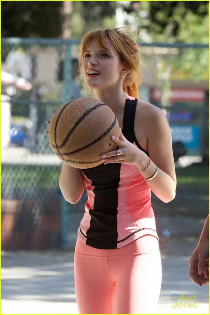 bella-thorne-basketball-tristan-04.jpg