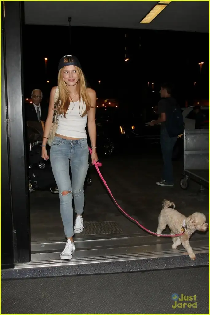 bella-thorne-kingston-lax-nyc-fashion-week-02.webp