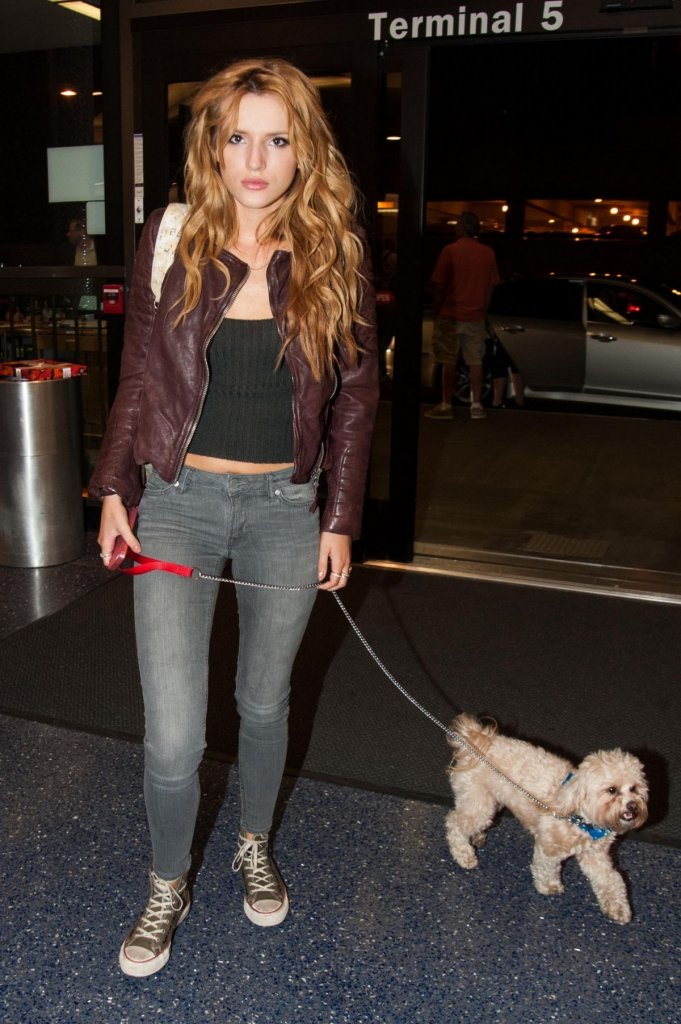 bella-thorne-lax-airport-departure-candids-in-los-angeles-may-21-2014_7.jpg