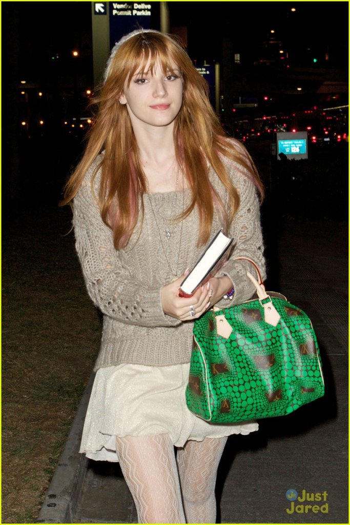 bella-thorne-lax-green-purse-01.jpg