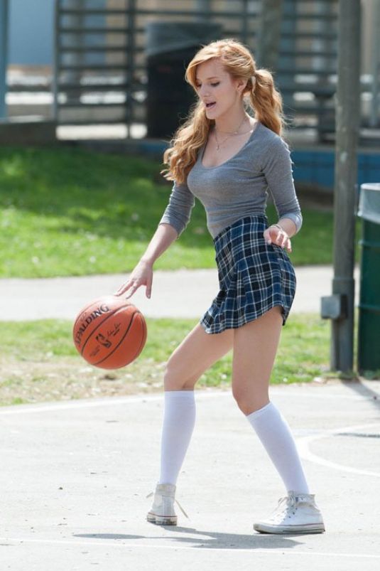 bella-thorne-playing-basketball-on-the-set-of-mostly-ghostly-2-in-los-angeles_1.jpg