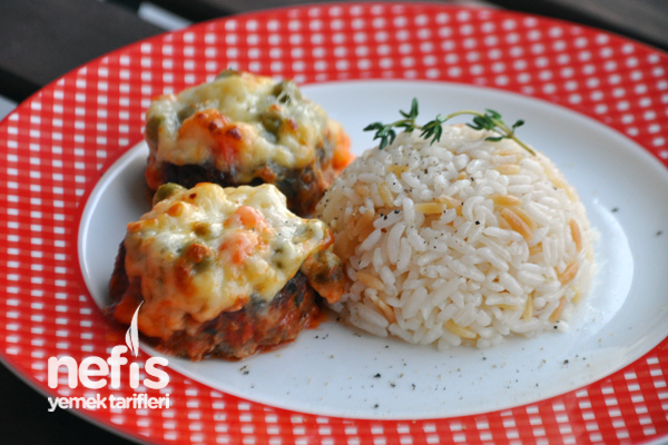 besamel-soslu-garniturlu-kofte-foto-1.jpg