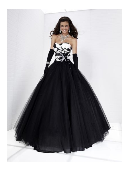 black-and-white-gothic-wedding-dress.jpg