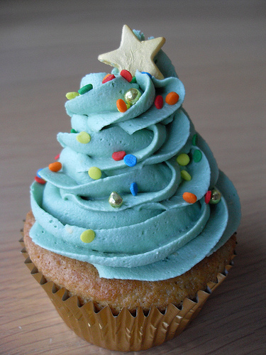 Blue-Christmas-Tree-Cupcake.jpg