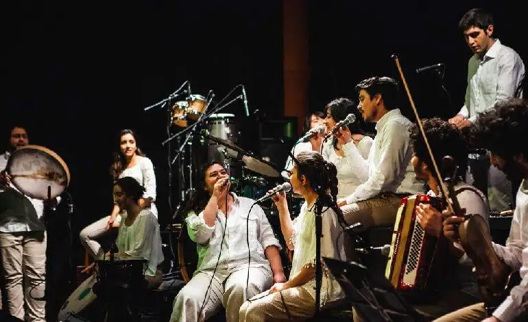 bogazici-universitesi-folklor-kulubu-dans-muzik-gosterisi-770x470.webp