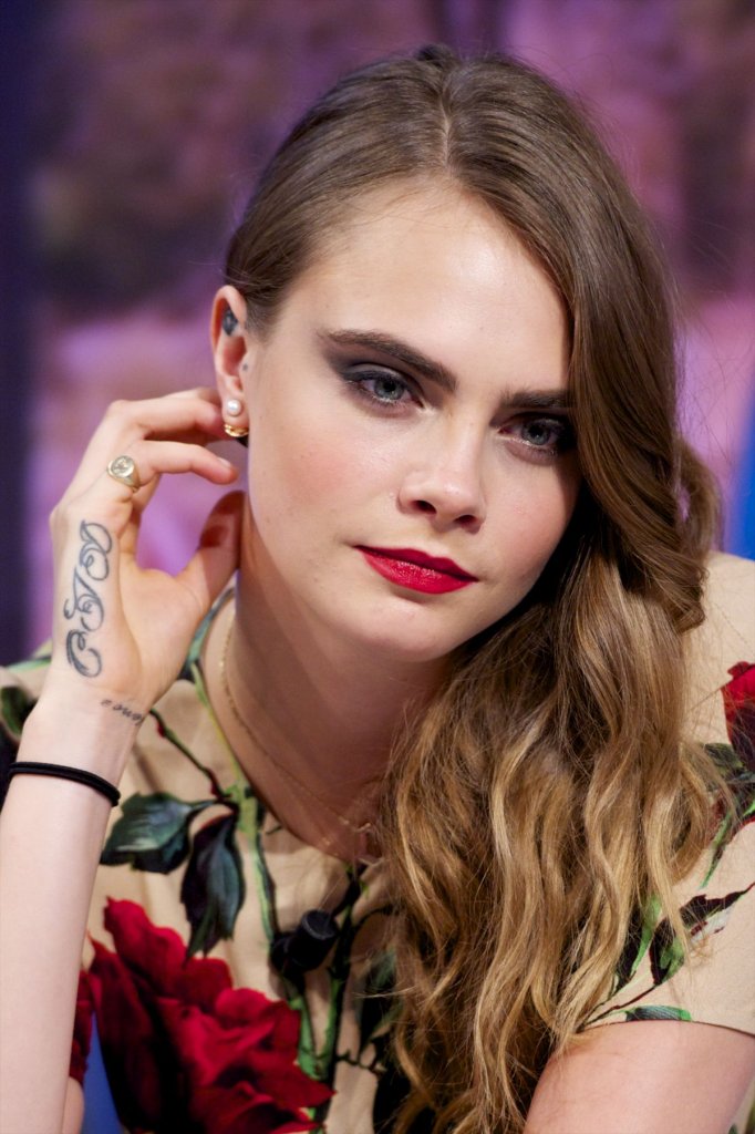 cara-delevingne-make-appearance-on-el-hormiguero-in-madrid_1.jpg