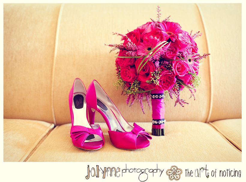 chaussures-et-bouquet-de-mariée.jpg