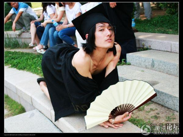 china-feminine-graduating-boy-01.jpg