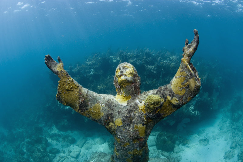 christ-of-the-abyss-heykeli-key-largo.jpg