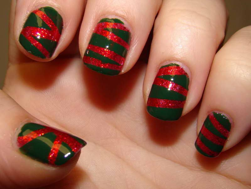 Christmas-Nail-Art-Designs-With-Green-Base-Color.jpg