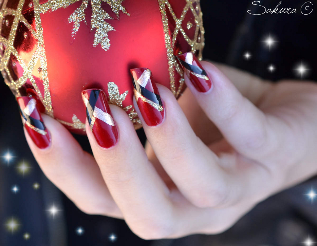 christmas-nail-designs (1).jpg