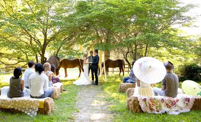 country-wedding-ceremony.webp