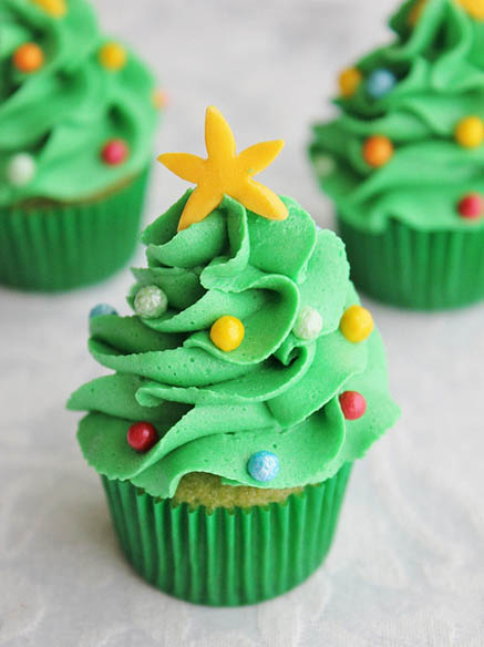 Cupcake-Christmas-Tree-05.jpg