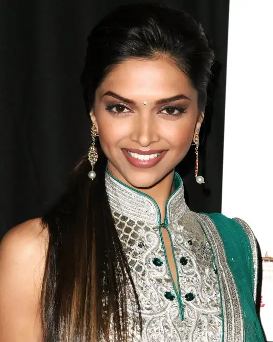 Deepika-Padukone-in-ethnic-dress.webp