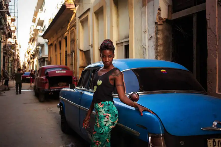 different-countries-women-portrait-photography-michaela-noroc-havana-cuba.webp