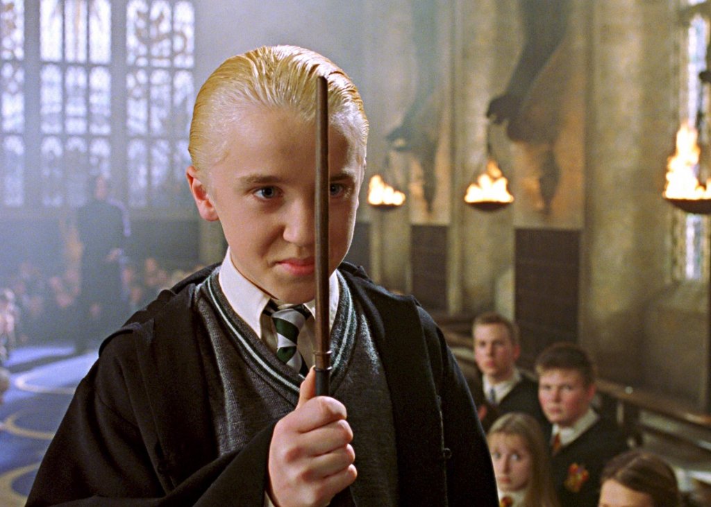 draco-malfoy-harry-potter-and-2536548-2100x1500.jpg