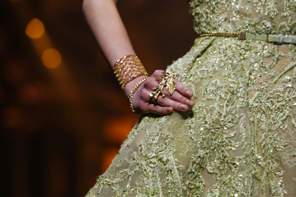 Elie-Saab-Couture-FW15-Paris-9376-1436357381-mediumbigthumb.jpg