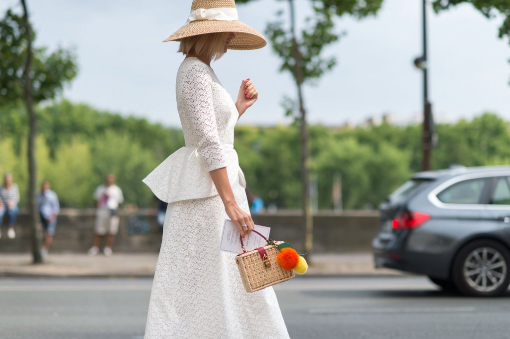 elle-paris-haute-couture-15-streets-style-day-1-09.jpg