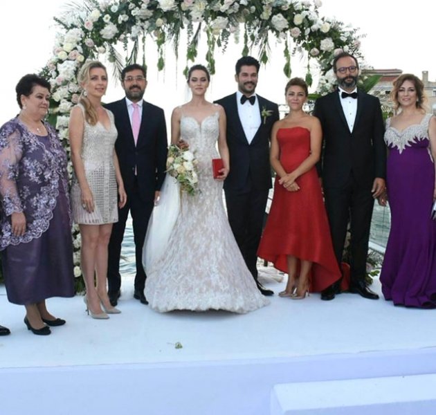 fahriye-evcen-ve-burak-ozcivit-dunya-evine-girdi-9779058_3826_m.jpg