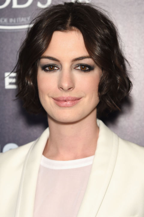 gallery_nrm_1422480269-hbz-anne-hathaway-fb.jpg