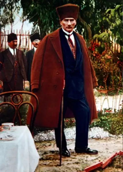 genelkurmaydan-renkli-ataturk-fotograflari,B5unEpq1JE6uCyukB8VDPQ.webp