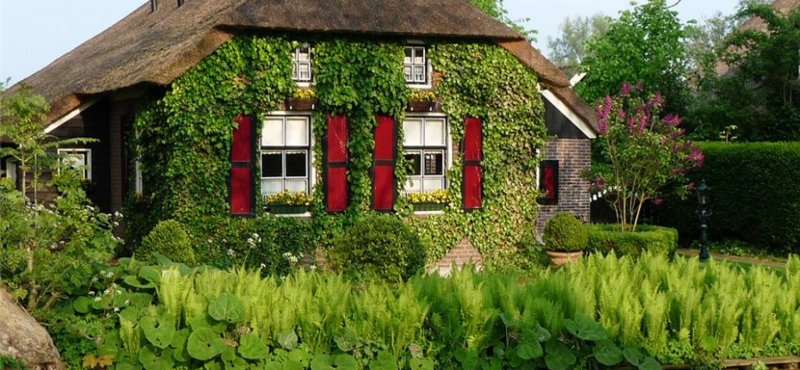 giethoorn_kırmızı_pancurlu_ev-1728x800_c.jpg