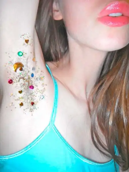 glitter-armpits-women-instagram-1.webp