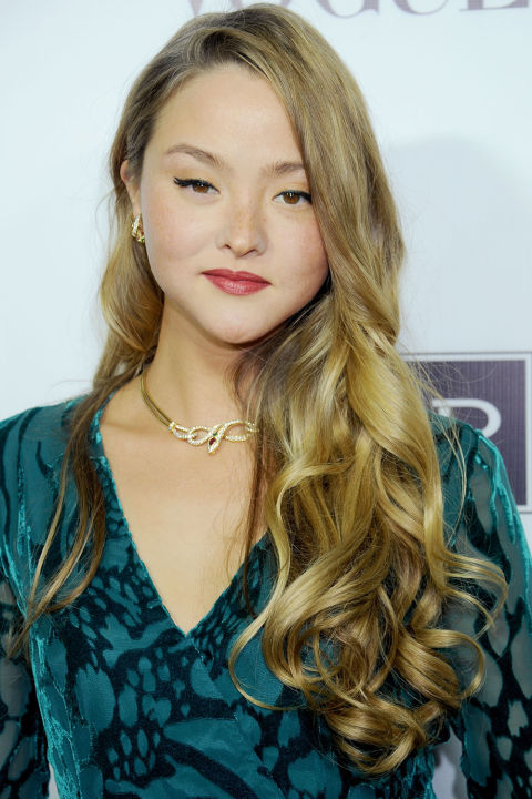 hbz-the-list-unconventional-beauties-devon-aoki-185824529.jpg