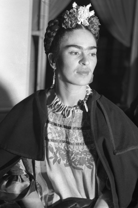 hbz-the-list-unconventional-beauties-frida-kahlo-be046667-corbis.jpg