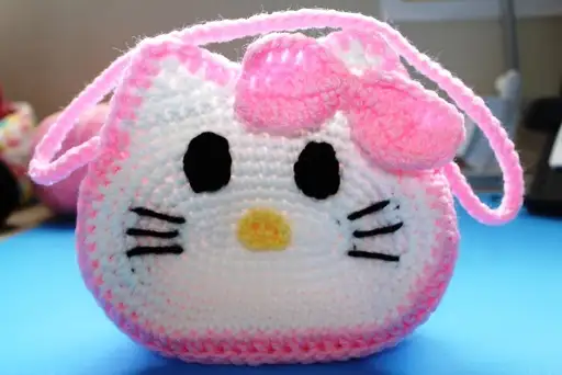 hello-kitty-orgu-canta-yapilisi.webp