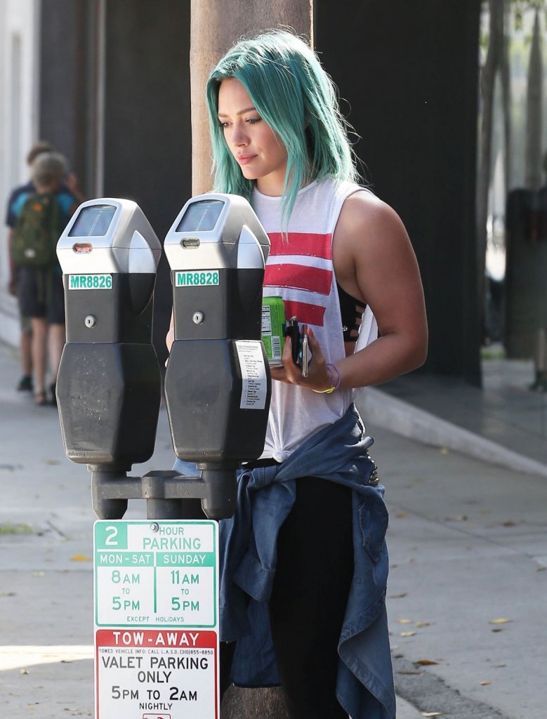 hilary-duff-back-from-gym-in-west-hollywood_2.jpg