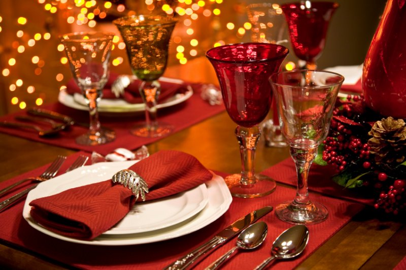 Holiday-Table-Setting_2CEF34EA-ED63-4528-B01C6D02836F4849_edffb73c-f213-4dc0-b348547e405684e7.jpg